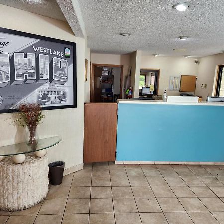 Westspring Inn - Westlake Cleveland Екстер'єр фото