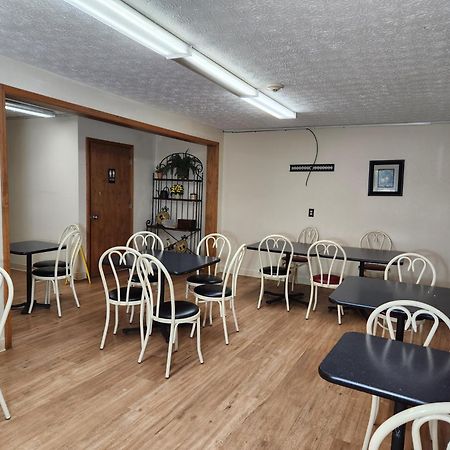 Westspring Inn - Westlake Cleveland Екстер'єр фото