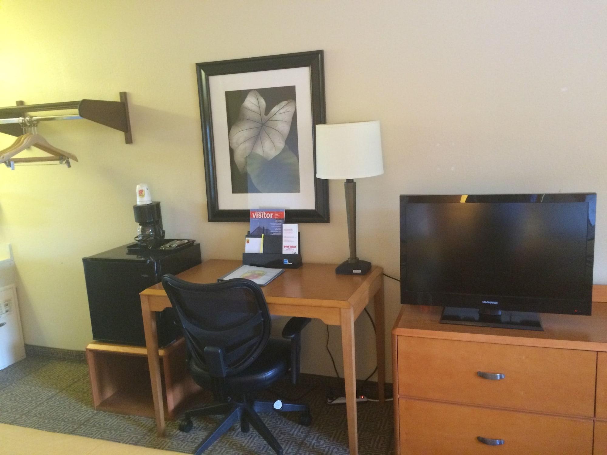Westspring Inn - Westlake Cleveland Екстер'єр фото