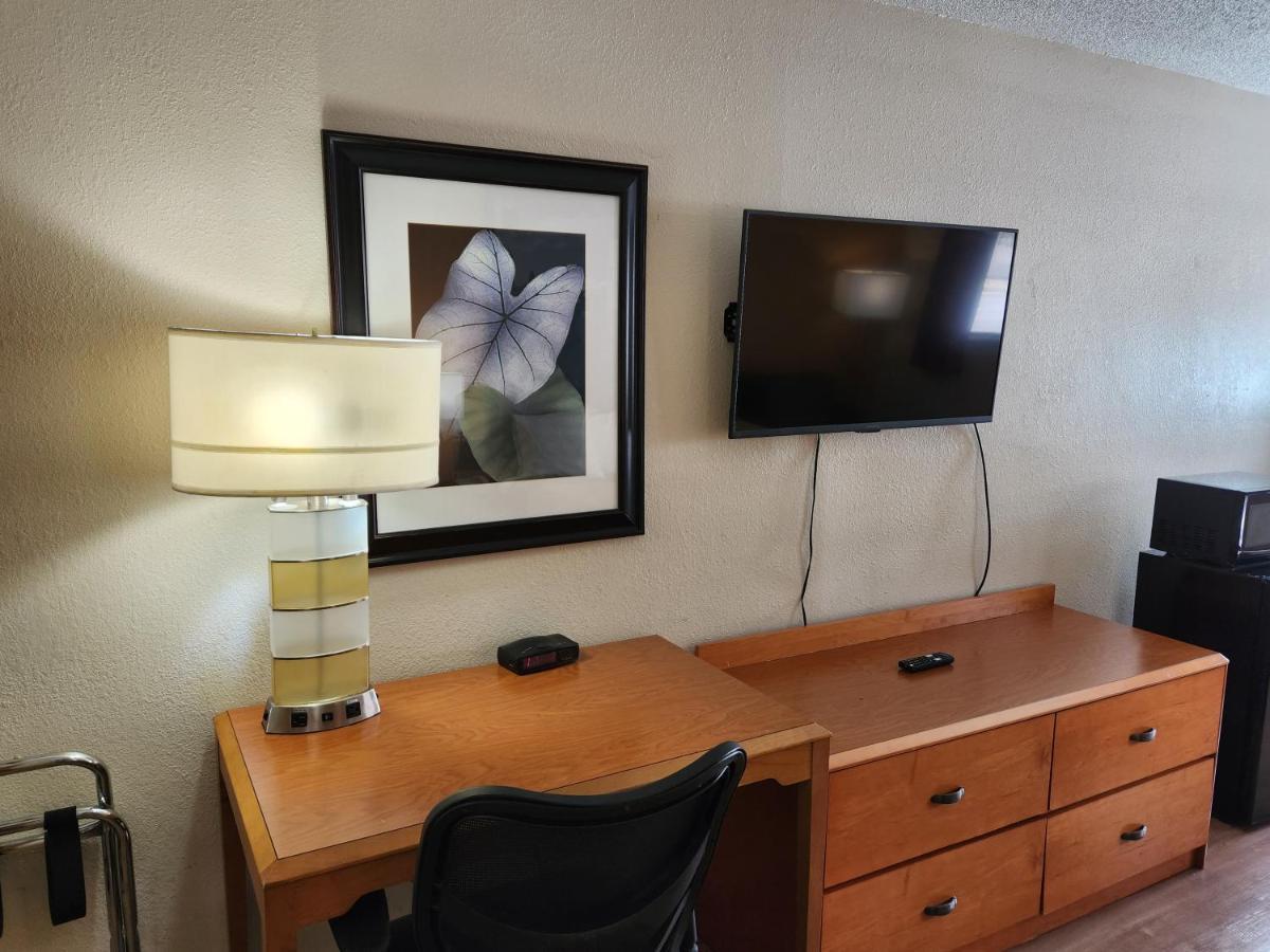 Westspring Inn - Westlake Cleveland Екстер'єр фото