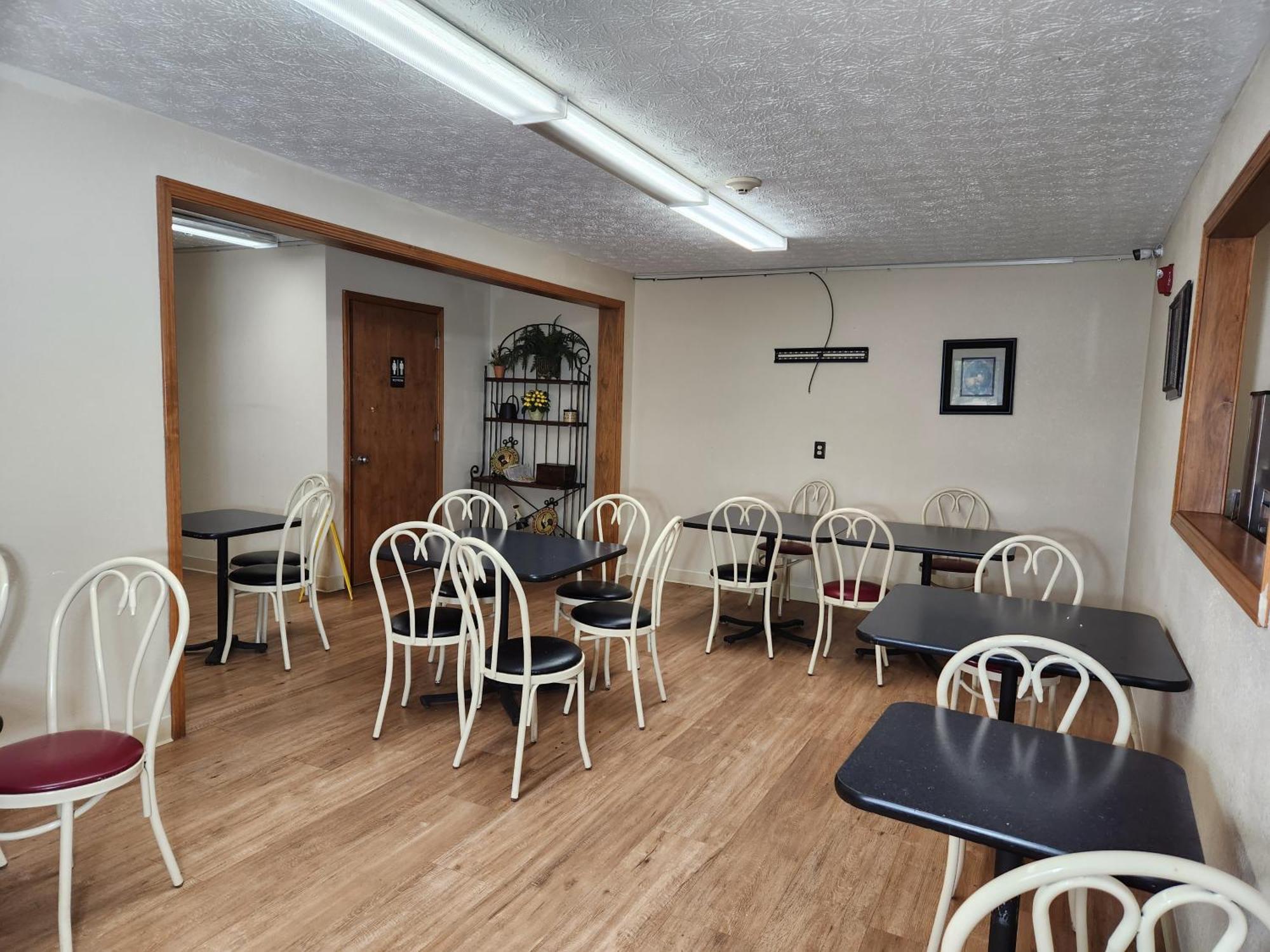 Westspring Inn - Westlake Cleveland Екстер'єр фото