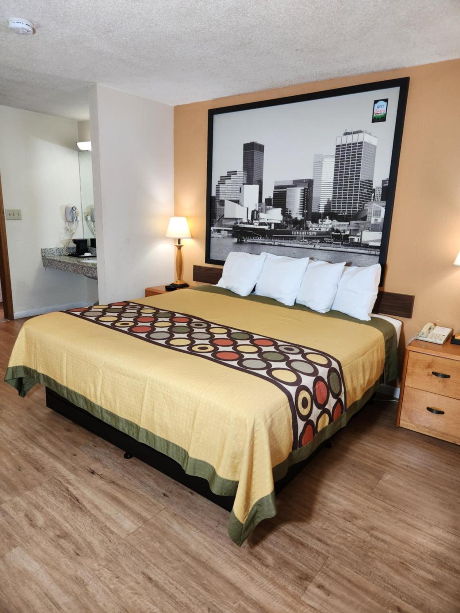 Westspring Inn - Westlake Cleveland Екстер'єр фото