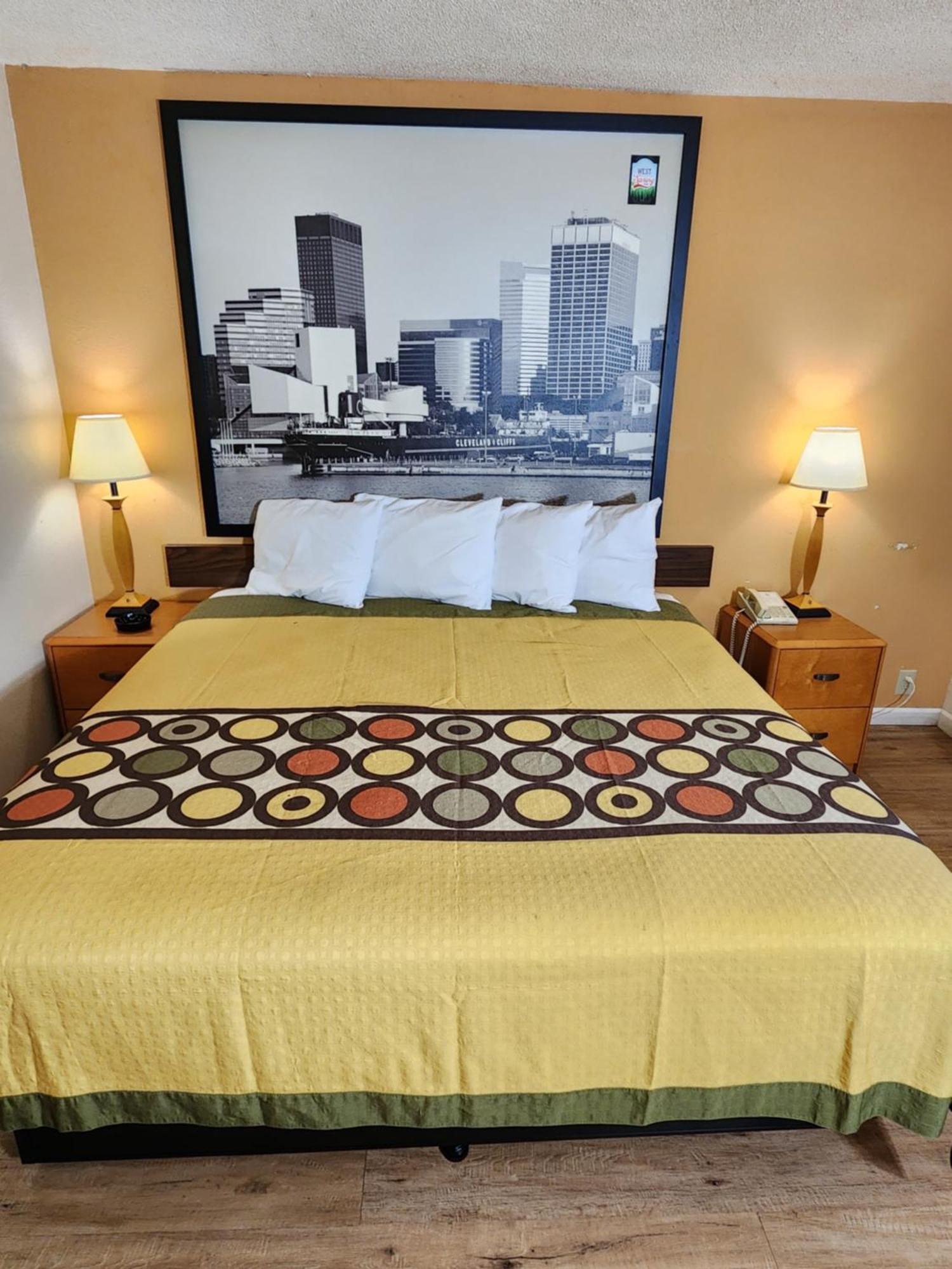 Westspring Inn - Westlake Cleveland Екстер'єр фото